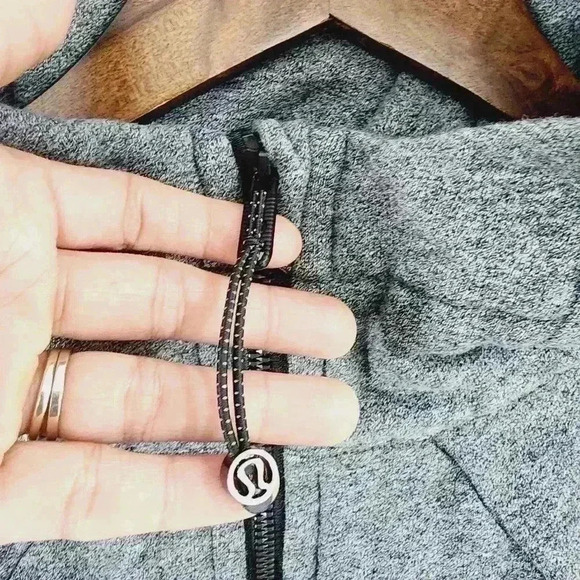 Lululemon full zip Hooded Women's Sweatshirt Size 8 - Picture 5 of 8